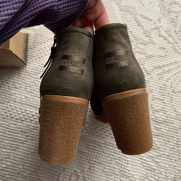 TOMS suede wedge bootie in olive green NWT - Picture 4 of 4